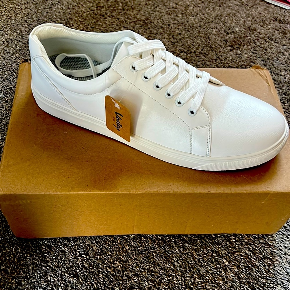 Vostey Size 12 Mens white shoe